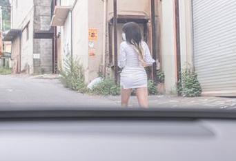 在Aram(아람)的镂空世界，写真成了复杂的关系，更值得细细品味。
