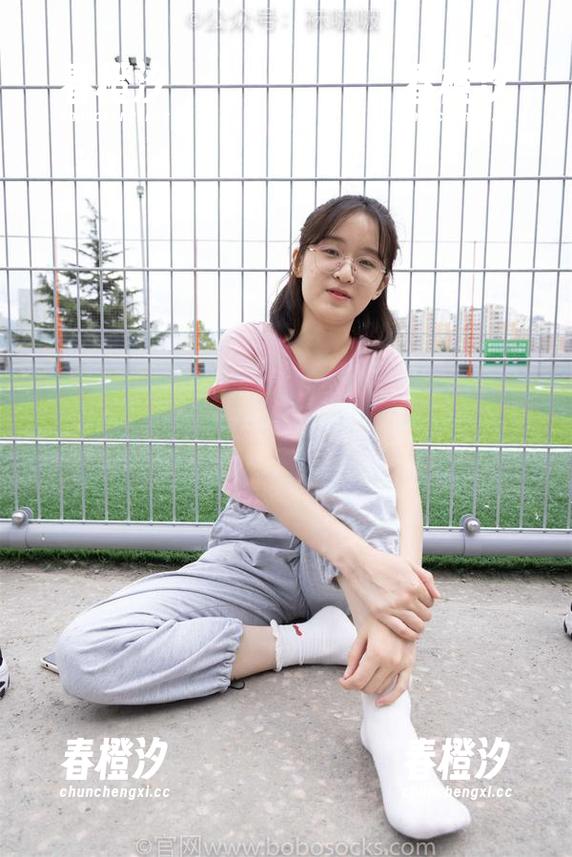 BoBoSocks袜啵啵-稚予 BoBoSocks袜啵啵 - 翻一页稚予的薄白丝写真,好想把壁纸直接穿在身上!