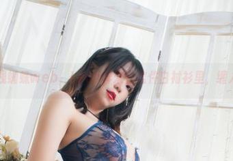 嘘！在线蜘蛛web，Leah梓未在这件白衬衫里，缠人得体。