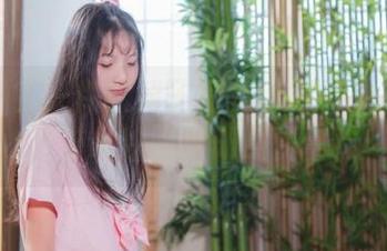 你信吗？一件红裙子把我迷得不要不要的，喵糖映画图册免费拿！