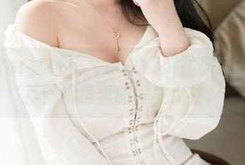 MiStar魅妍社 - FoxYini孟狐狸最新写真：厨房里的懒散女神。