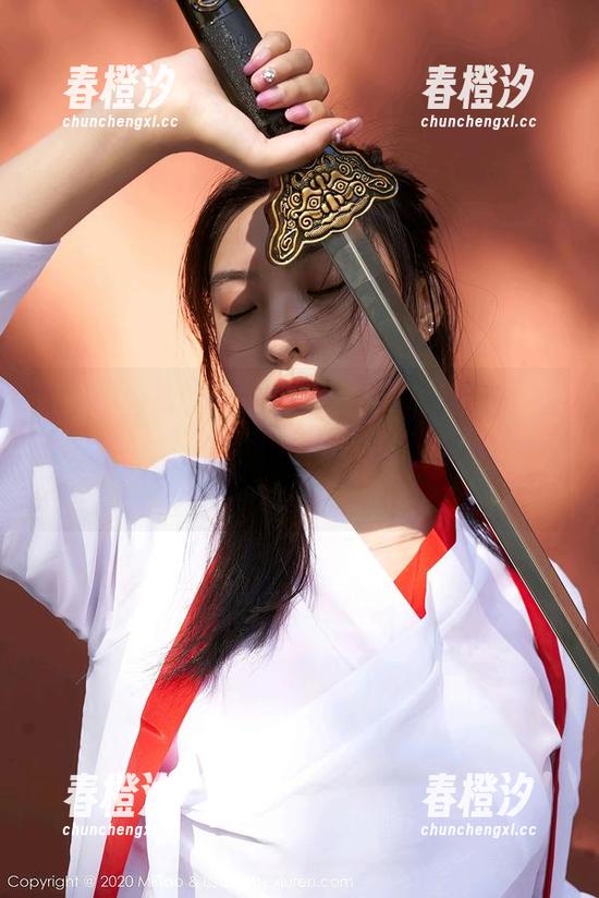 MiiTao蜜桃社 - 琉璃lily的私拍：不愧是女王，优雅得让人喘不过气来，图包必须保存！