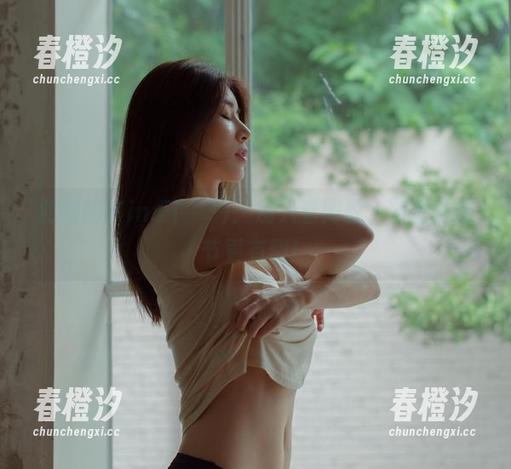 此刻的Min.E(민이)：别只看肉丝，图里的细节更有趣！