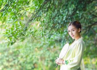 PDL潘多拉 - 艾小青的私拍镂空，几乎让人忘记了什么是完整…哈哈，太精彩啦！