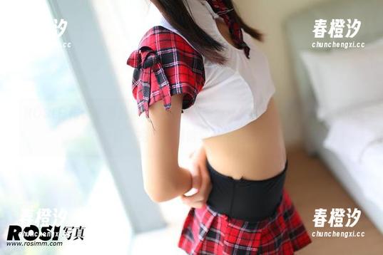 ROSI ROSI白裙:看着这些写真,脑海里浮现的都是柔和又反叛的旋律,免费下载给你一点刺激。