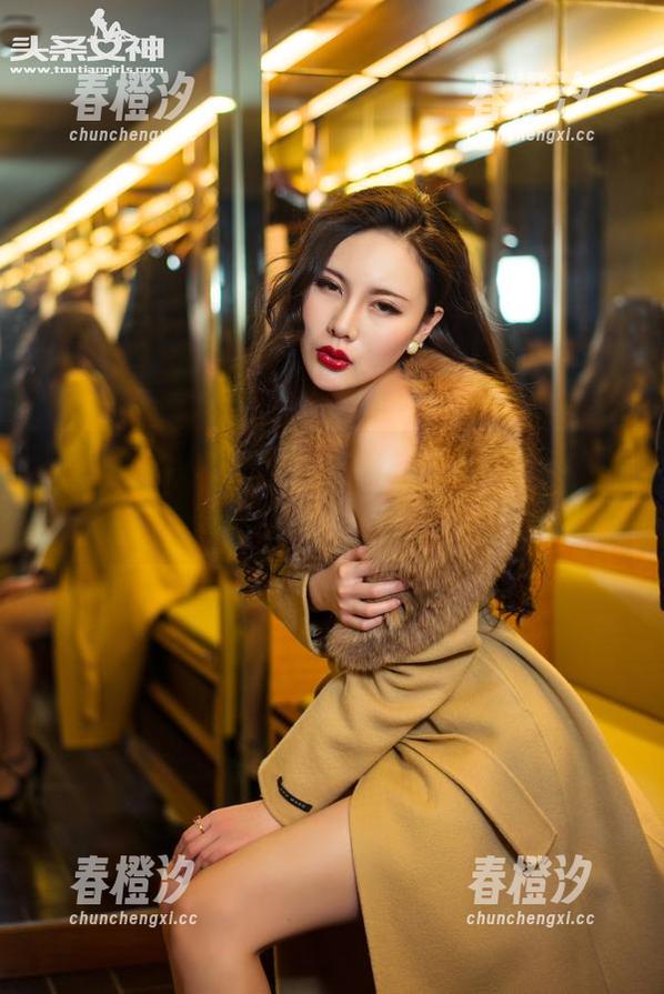 TouTiao头条女神-余心曼 TouTiao头条女神 - “余心曼的教室,随便坐下就能拍到的写真“