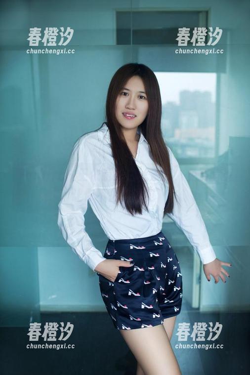 TuiGirl-王依萌 TuiGirl - 王依萌的白丝漫游,免费写真让你不止“看见”!