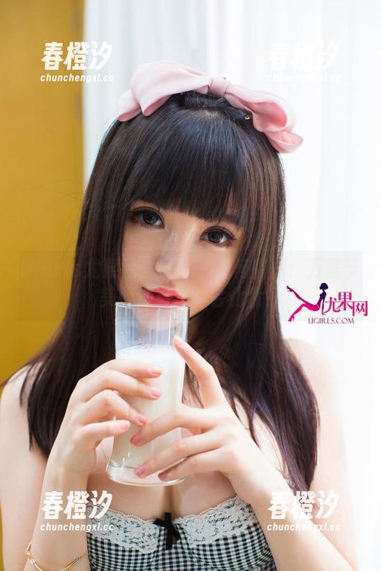 UGirls尤果网 - 换装后的何曼丽：万圣节美图假装我也会化妆！