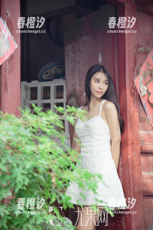 UGirls尤果网 - 看！张译文的日常不只是平淡，还有美图的绚烂