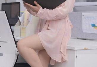 Xiuren秀人网 - 看沐沐baby在泳池里玩水：下载一波鲜嫩写真集，慢慢回味去吧