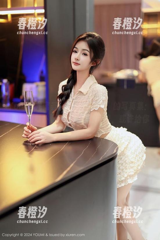 YouMi尤蜜荟-白露小猪 YouMi尤蜜荟 - “白露小猪”的写真集:女神气质扑面而来,勇敢下载,或许给你个啥启迪?