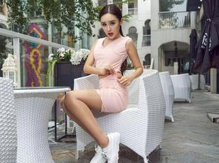 aiss - 这组写真里，索菲穿行在我的脑海里，难道她在跟我说悄悄话？