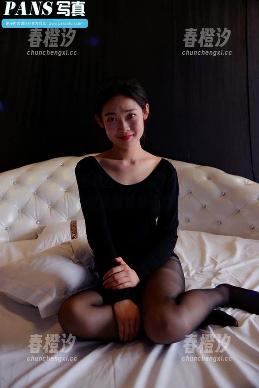 pans-小彤 pans - 小彤的丝袜福利写真,总有一种“我快被迷得转身”的错觉。