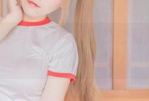 yoko夏宅与喵咪内衣的亲密写真，原图看得我小鹿乱撞