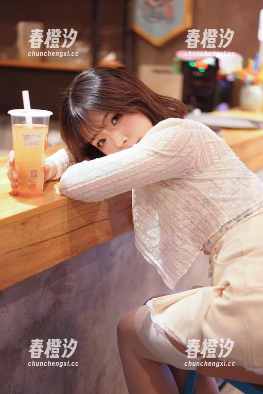 yuuhui玉汇(kokuhui)的新作品里这身JK，究竟是想引发怎样的讨论？我有点好奇～