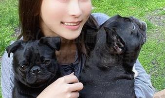 又见いくみ(育美)的最新睡衣，原图里的轻松与妩媚，得心应手！