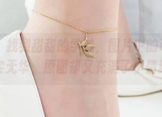 丽柜 - 找到甜甜的学妹，图片中的动作太朴实无华，原图却又充满了小情趣。