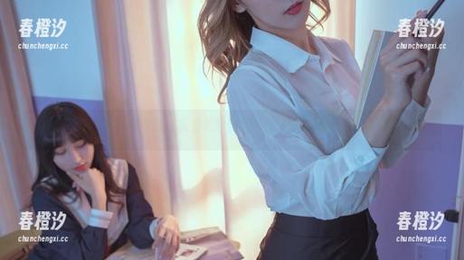 云溪溪和她的旗袍百合：私拍美图也能让人放空，意外地让思绪飘远。