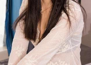 克拉女神 - 僮僮的重磅眼镜套图分享：光遇到她就要躲到一边吗？