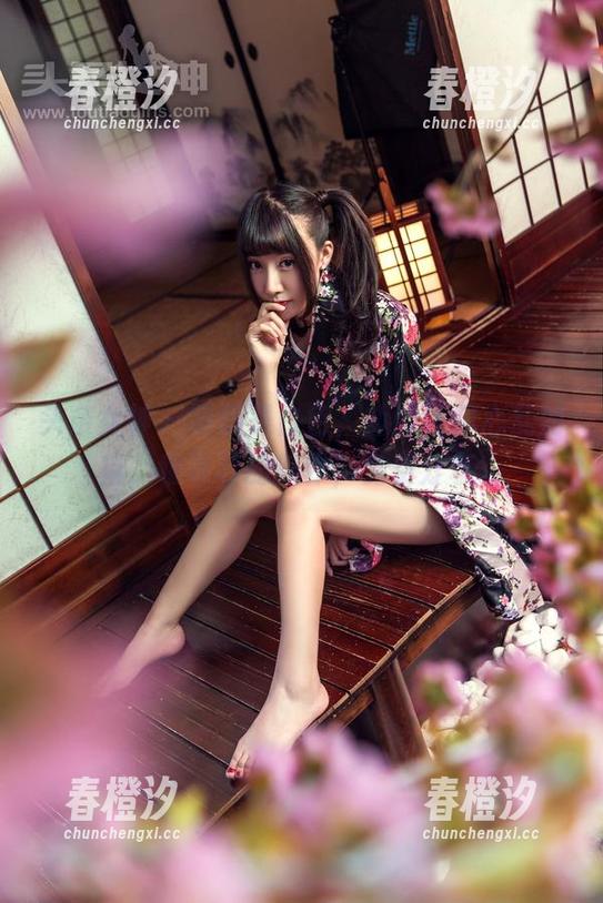 头条女神 - 明明是白色，却能让你心乱如麻，穆菲菲的新作，免费分享。