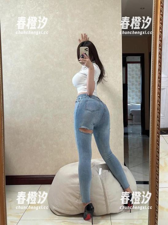 微密圈 - 在奶宝妹纸的女王私房照中，小心那一抹轻松又专注的气场哦！