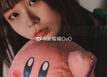 这不是普通制服！安曜曜的图包其实隐藏了啥？