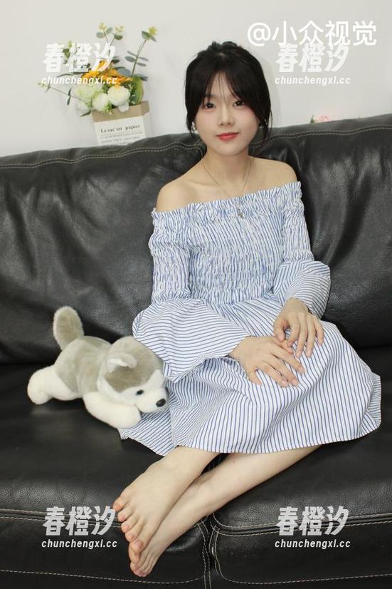 小众视觉 - 夏天的气息，思思姐的无圣光写真，仿佛空气中都飘荡着近日的一场梦。