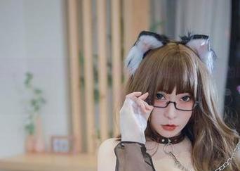 当小泉学姐吖变成小恶魔，这无圣光美图真的是不容小觑，灵动的眼神怎么那么难忘呢？