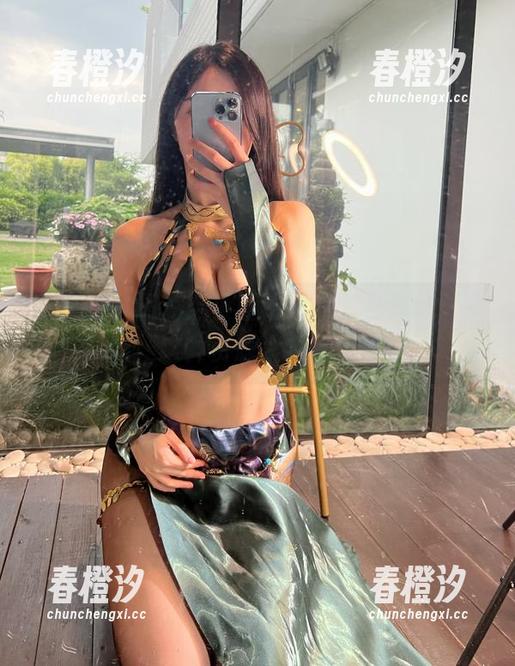 微密圈 - 图片：小玉吃果冻在教室里，啧啧，这种资源太会挑人了！