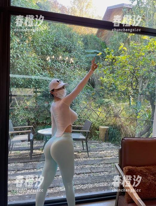 微密圈 - 更新！左公子666的旅拍：是该感叹风光好，还是他身材好呢？