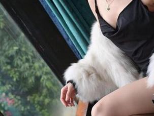 异思趣向 - 小高的照片，红颜和腿的双重威力，是有多自信？