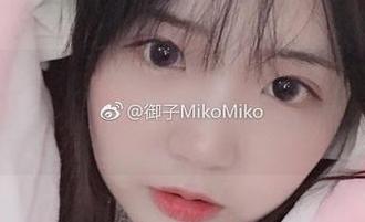 御子Yumiko来了！她的美脚图集又要分享，脚踝狂野的姿态真心让人心神荡漾。