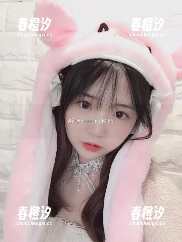 御子Yumiko 御子Yumiko来了!她的美脚图集又要分享,脚踝狂野的姿态真心让人心神荡漾。