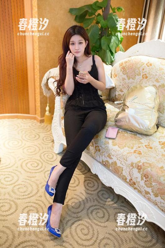 推女郎-Yu佳妮 推女郎 - Yu佳妮的短裤写真更新,一次“裤”的自我救赎!
