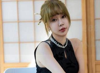 星颜社 - 原图升级！王婉悠Queen在教室，随性又自然的样子真让人放松。