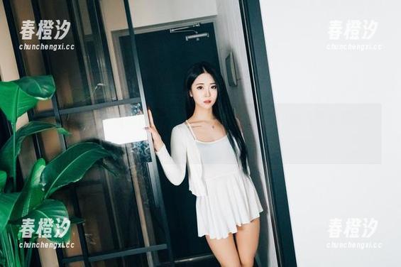 老师说白色是夏日的标志，怎么看普美(bomi)的原图我还是一直想开了扇窗！