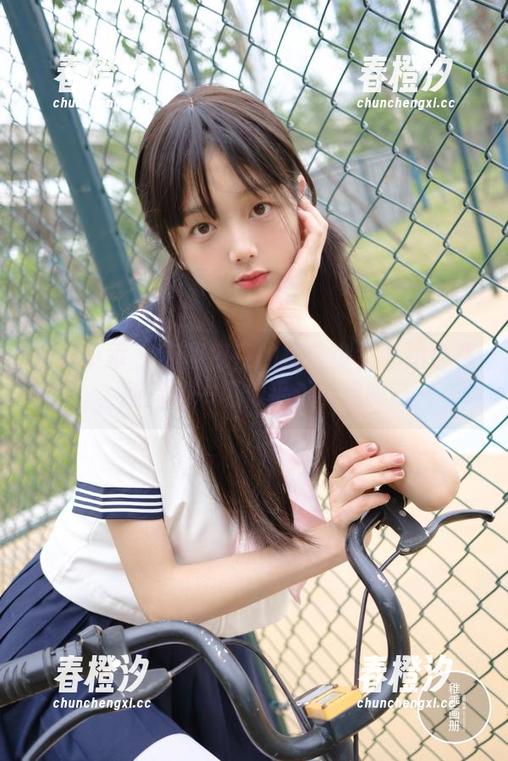 柴系小乖 - 赤西夜夜的初音少女私拍合集，所有的一切似乎都有点暧昧