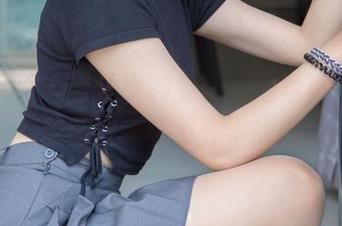 梦丝女神 - 莹仙女的全套泳池写真，正试图与浮圈谈一场不分手的恋爱。
