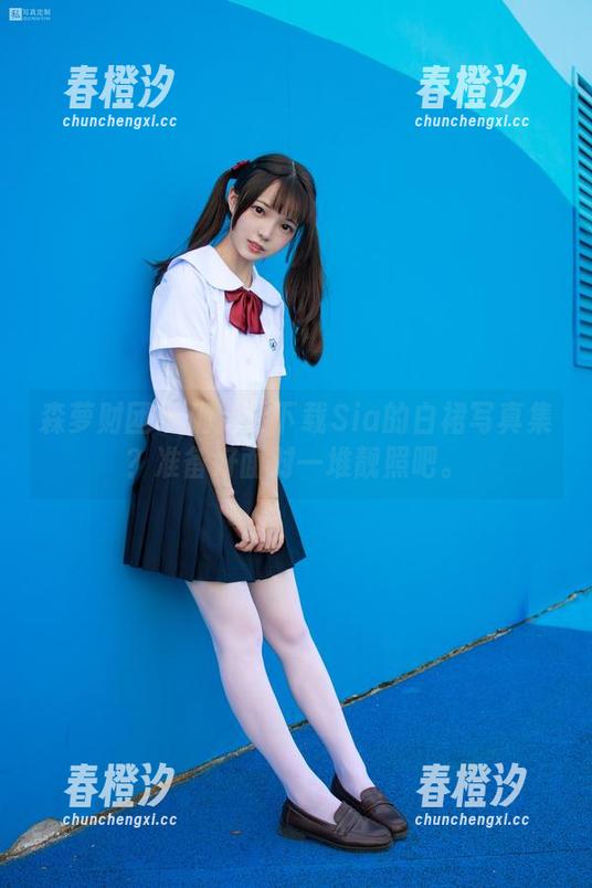 森萝财团 - 确定要下载Sia的白裙写真集？准备好面对一堆靓照吧。