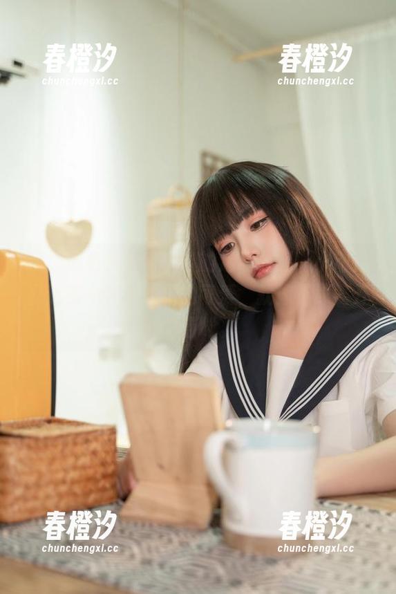 精选爆机少女喵小吉的运动时刻，小动作里透着一种说不出的可爱，就像不愿离开的猫咪。