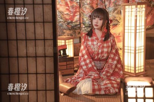 泳池原图里藏着的，爆机少女喵小吉的随意与不羁
