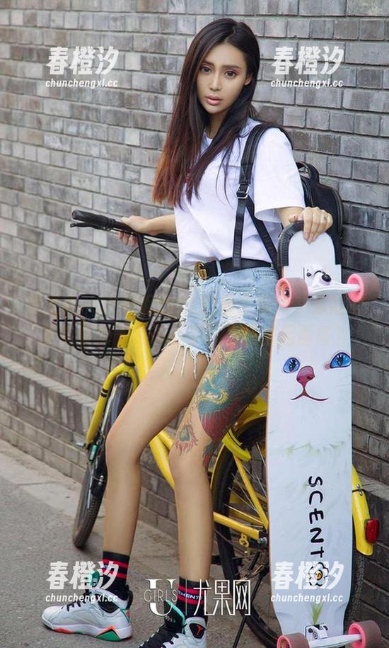 爱尤物 - 小妮妮的JK观看合集——你能想象有多少“灵魂画手”为她拿起画笔？