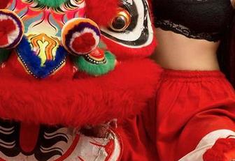 爱尤物 - 芮晓颖的图集：一边全套礼服，一边策划裙下埋伏计划，时尚界你听过没？