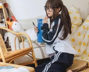 神沢永莉的短裤原图：每个细节都透着一种轻松自在的神圣气息！