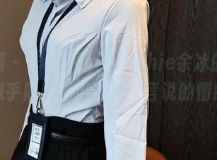 秀人网 - 作品评论：sophie余冰的棉袜，似乎隐藏着某种无法言说的情绪。