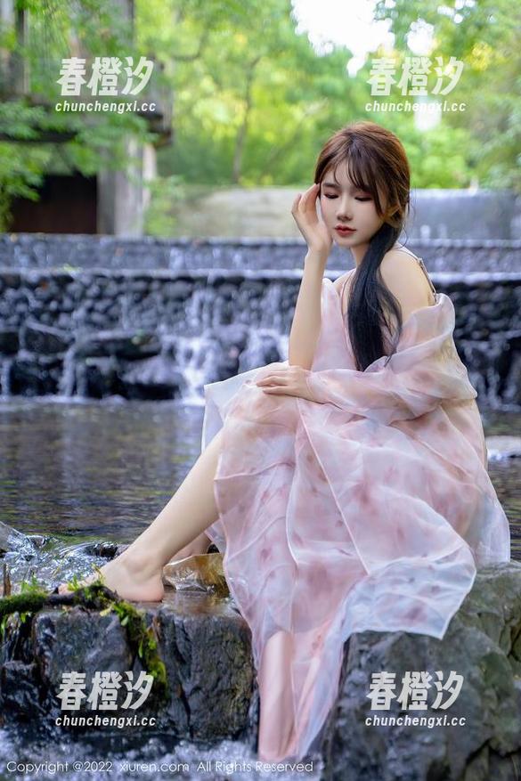 秀人网-娜娜子yy 秀人网 - 实在太适合做修女,娜娜子yy的高清写真集又要来了!