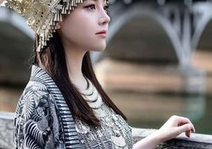 秀人网 - 这全套制服，原图里小肉肉咪的姿态无疑是重点呢。