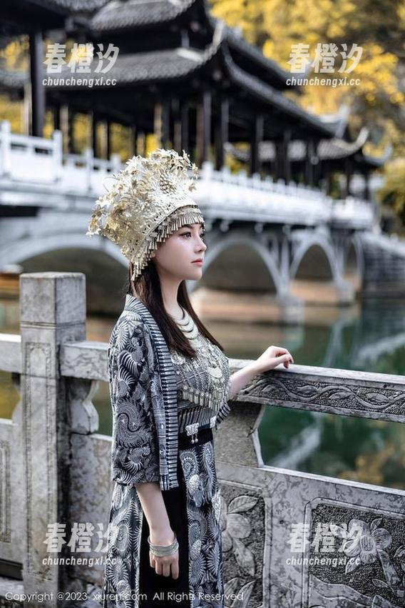 秀人网-小肉肉咪 秀人网 - 这全套制服,原图里小肉肉咪的姿态无疑是重点呢。
