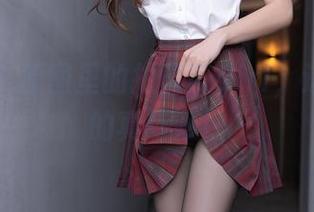 秀人网 - 原图里的拍黄瓜girl，这套装穿的真巧妙！