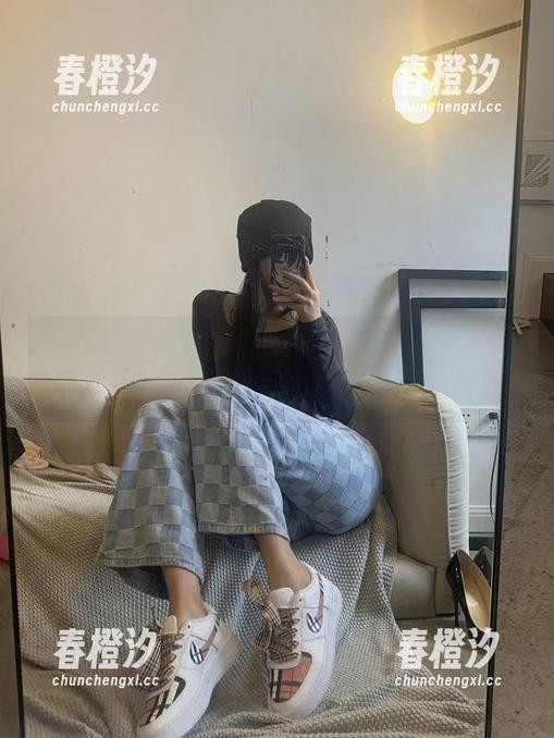 微密圈 - 本来想看粉色的猪陈佩奇的泳装写真，结果原图给了我意想不到的惊喜。